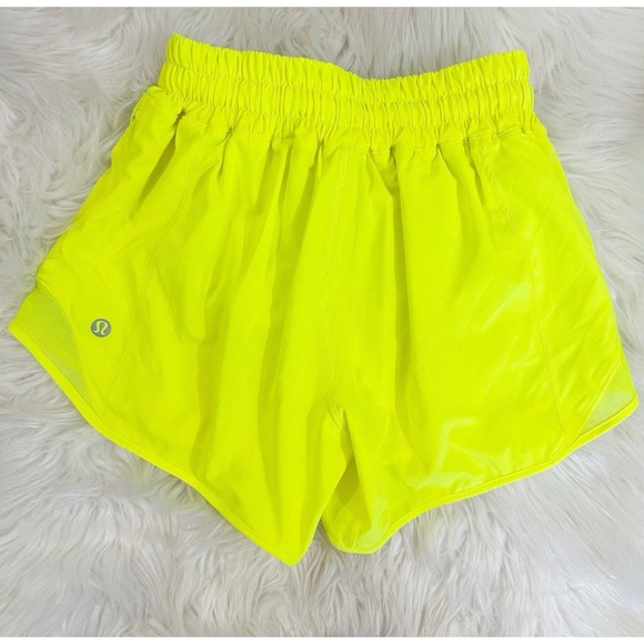 lululemon athletica Pants - Lululemon Womens Hotty Hot Shorts Size 2 Rare‎ Color Highlight Yellow 4" Inseam